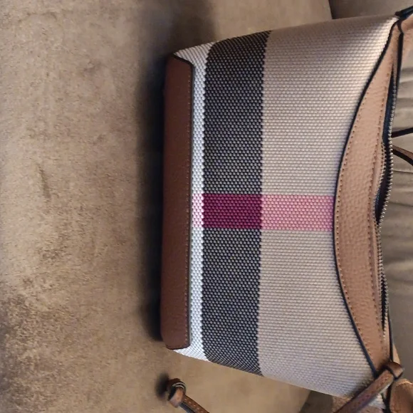 Stylish Tan and Brown Crossbody Bag - Picture 5 of 7